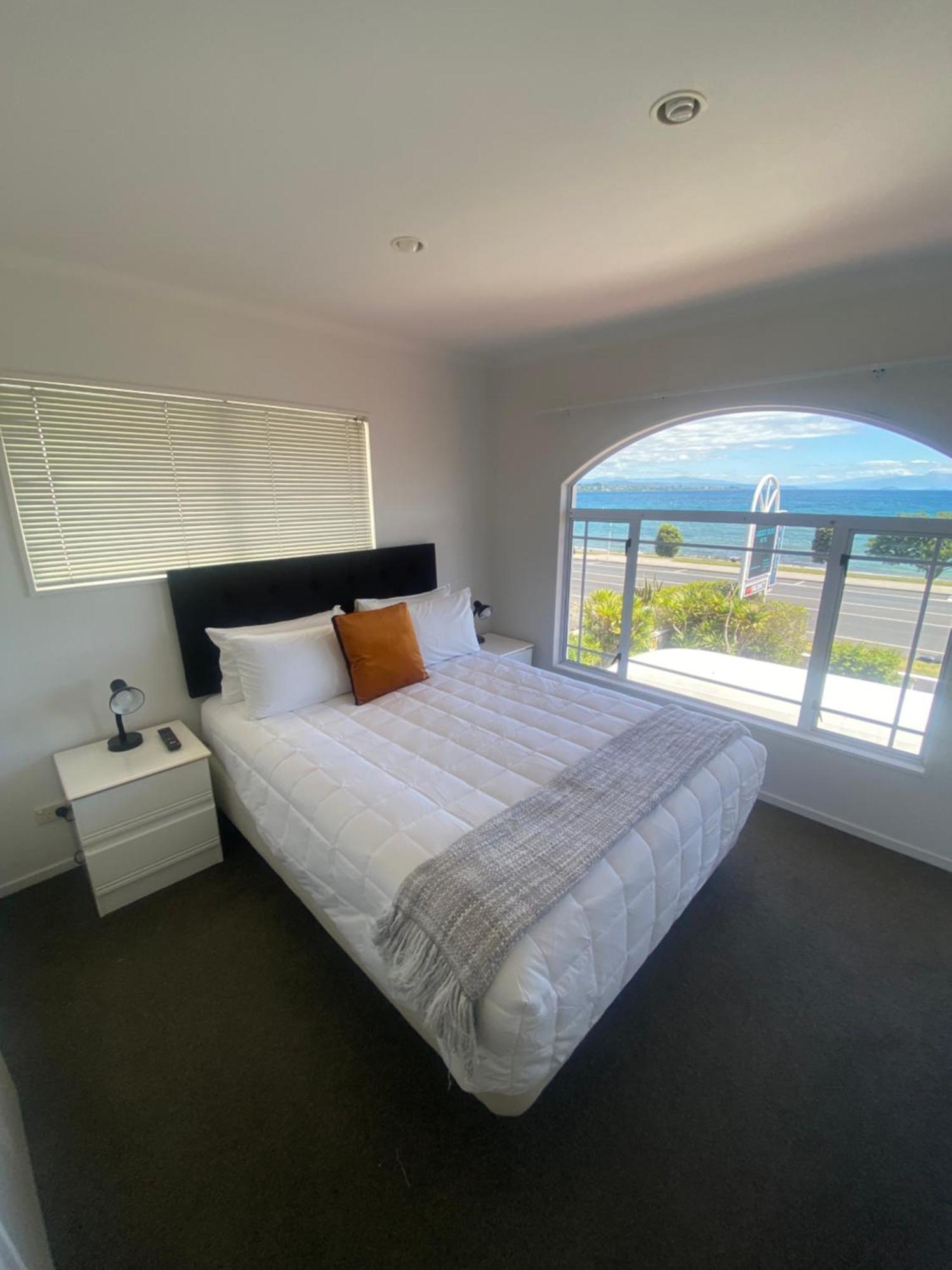 Lakeside Taupo Motel Buitenkant foto