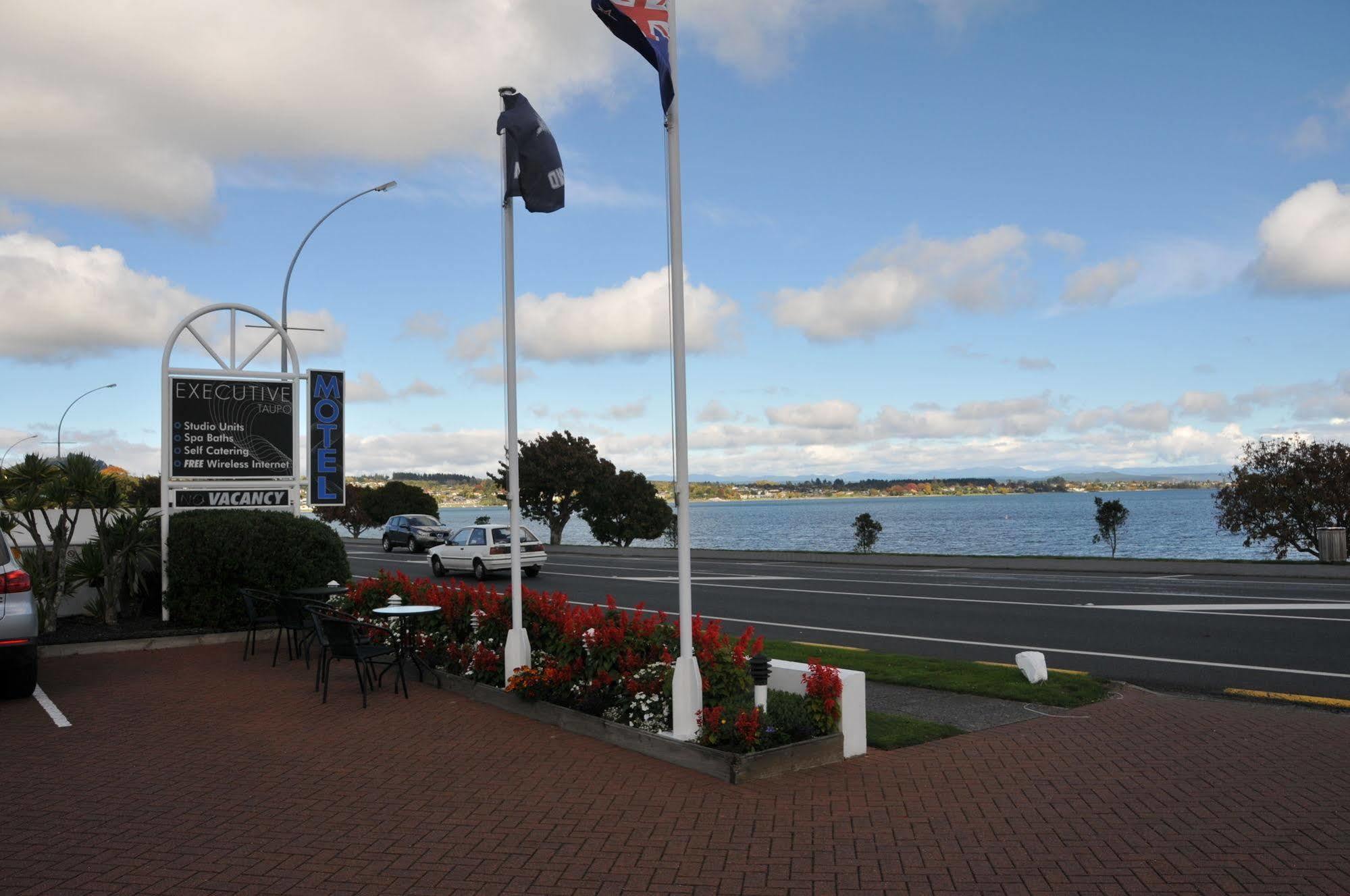 Lakeside Taupo Motel Buitenkant foto